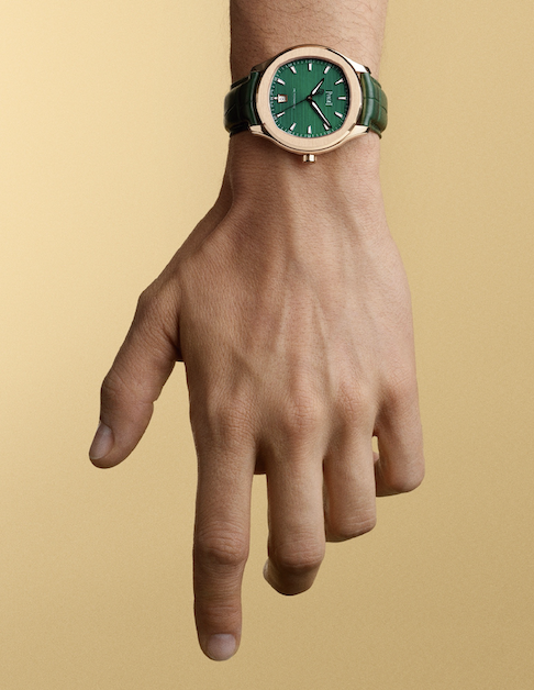 Piaget Polo Date Green wrist
