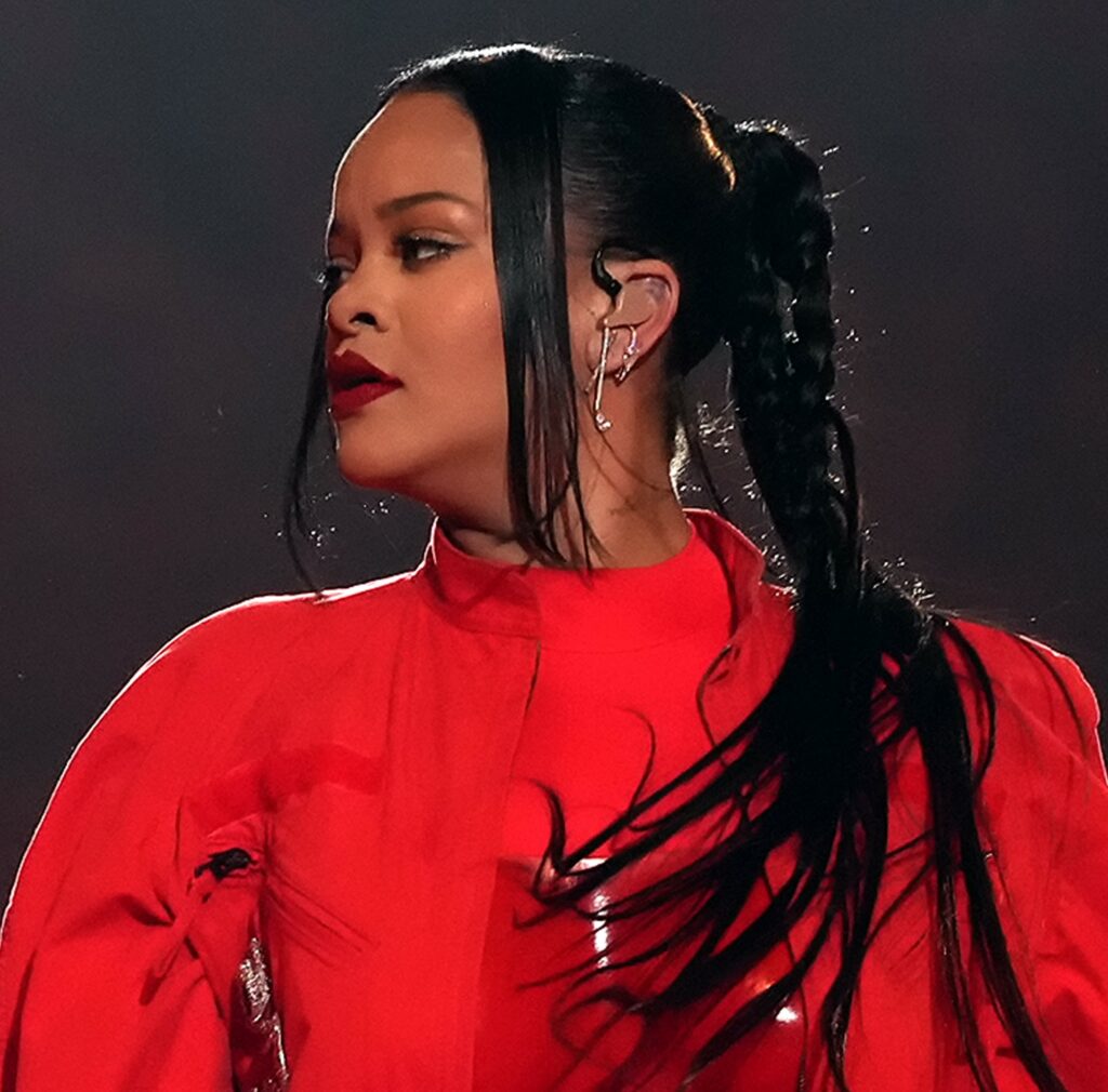 Rihanna-in-Messika-SuperBowl-2023