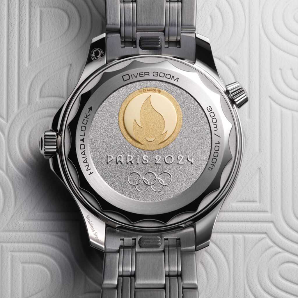 Omega enciende la llama de los Juegos Olímpicos de París 2024 con este reloj