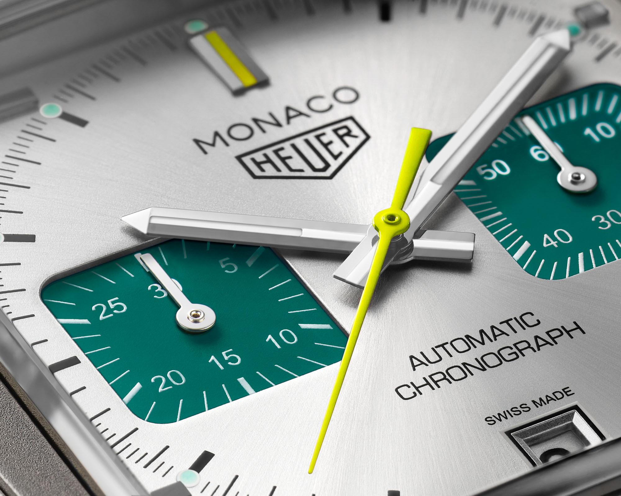 TAG Heuer Monaco Chronograph Racing Green toma la pole en chasís de titanio...