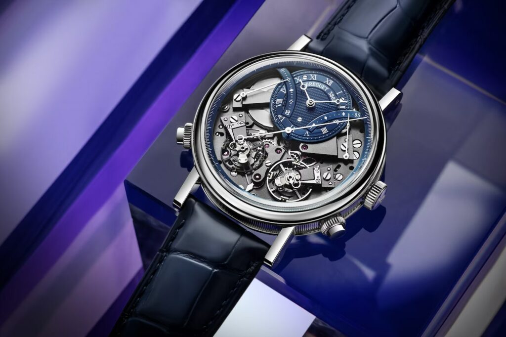 Breguet Tradition Chronographe Indépendant 7077 "se viste de traje y corbata azul"