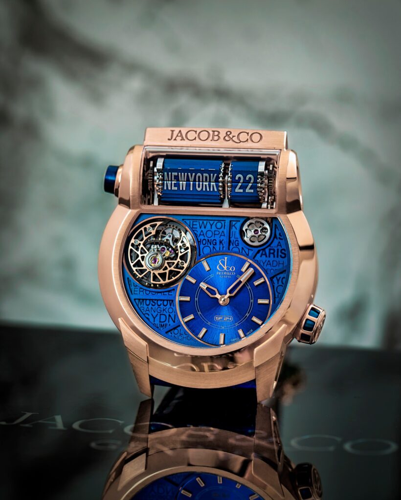 Viaja con estilo con el Jacob & Co Epic SF24 Tourbillon Blue Dial Rose Gold