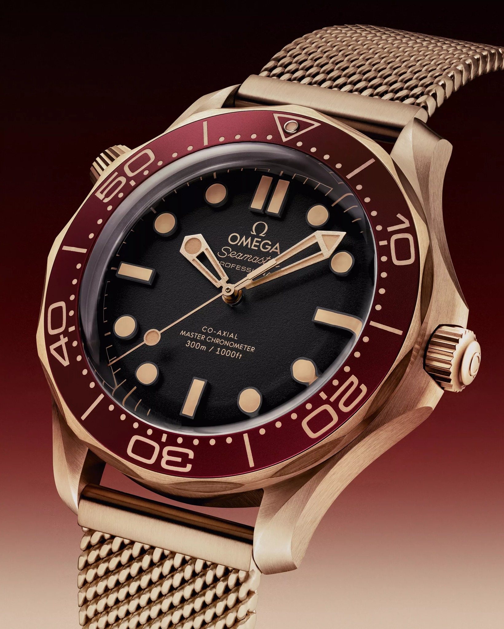 Un nuevo Omega Seamaster Diver 300M se presenta en Bronze Gold y color burdeos