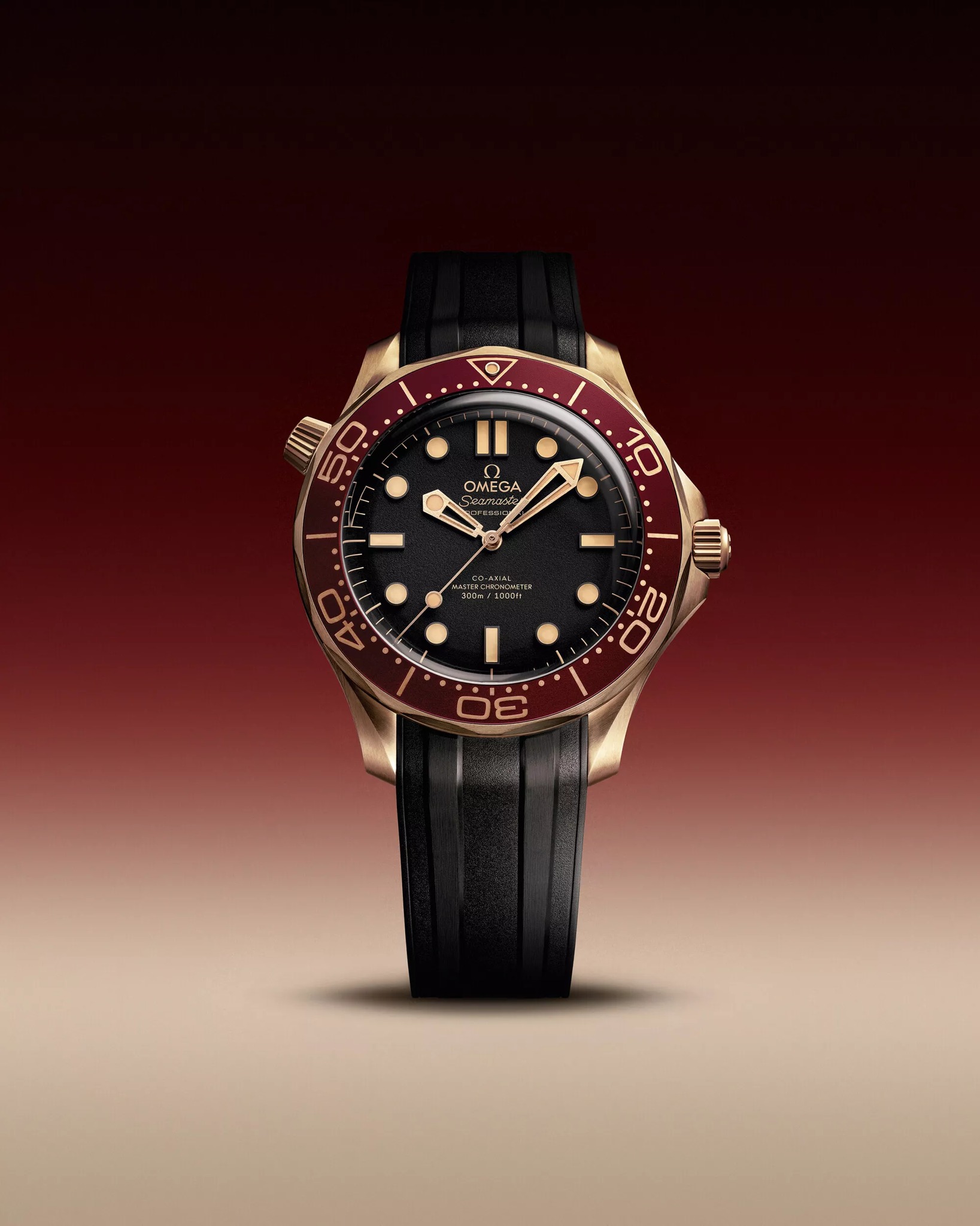 Un nuevo Omega Seamaster Diver 300M se presenta en Bronze Gold y color burdeos