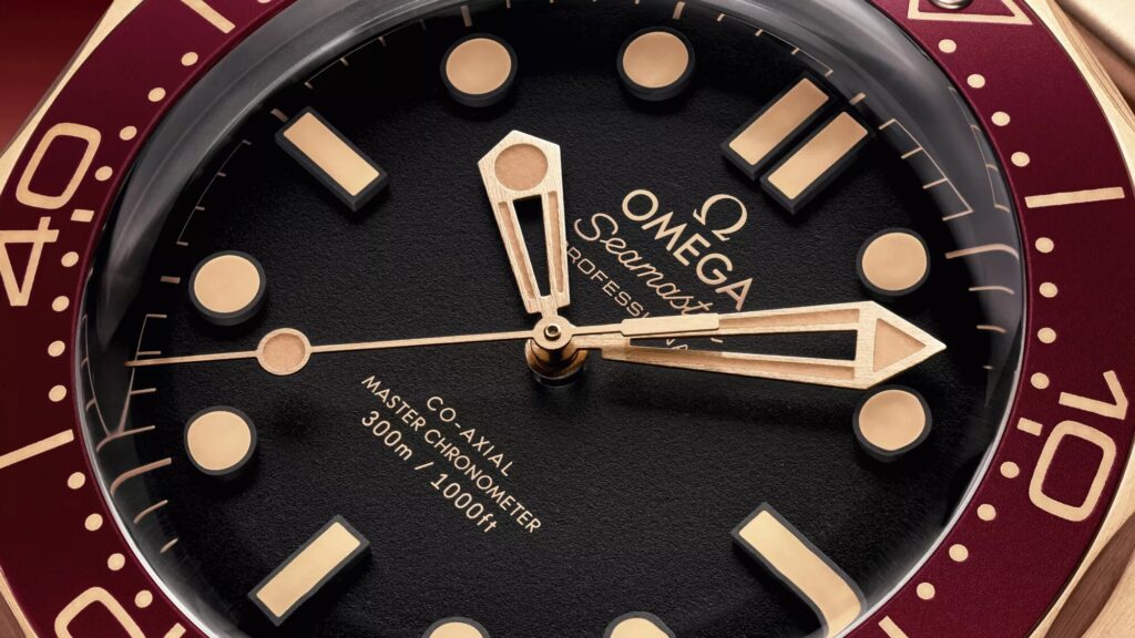 Un nuevo Omega Seamaster Diver 300M se presenta en Bronze Gold y color burdeos