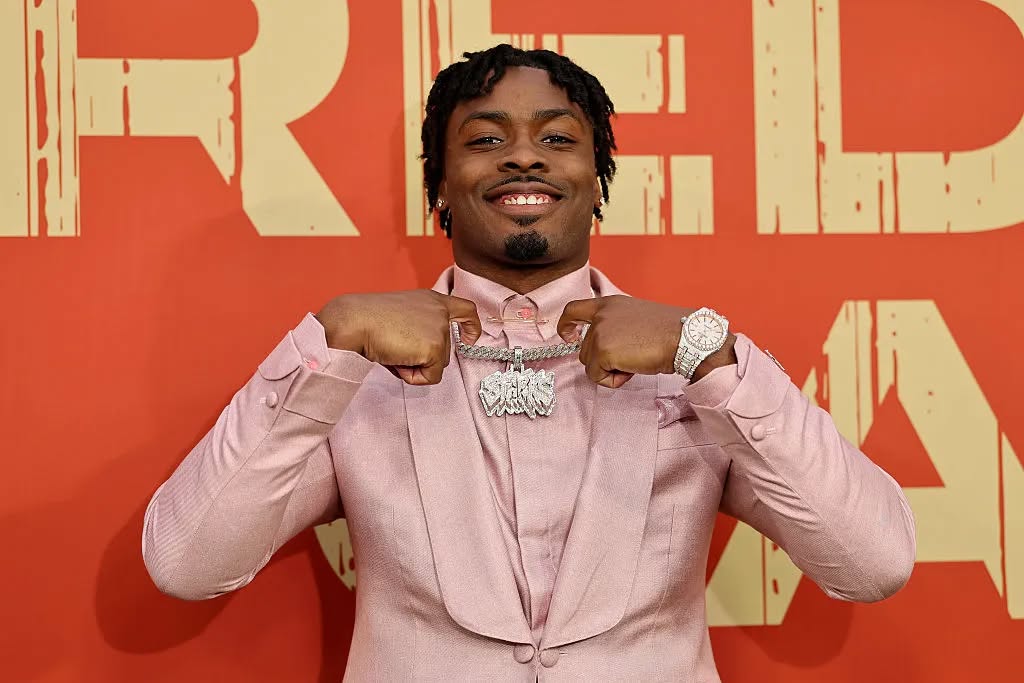 Desfile de talento; relojes y joyas vistos en la alfombra roja del Draft de la NFL 2025