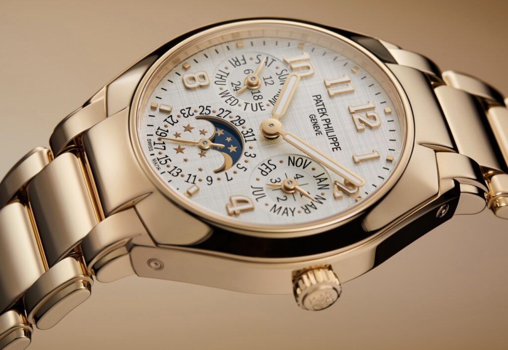 Patek Philippe Twenty-4-7340 1R es el primer calendario perpetuo dentro de la colección Patek Philippe Twenty-4-7340 1R es el primer calendario perpetuo dentro de la colección