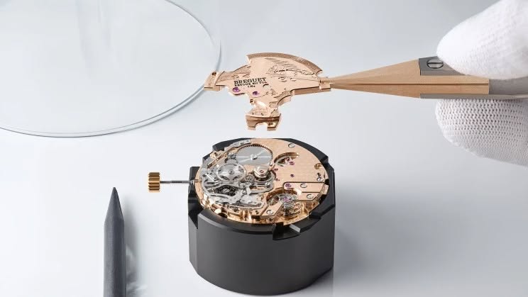 Breguet presenta dos nuevos Type XX Chronograph 2075 en el marco de su 250 aniversario