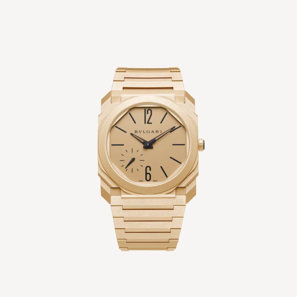 Bvlgari Octo Finissimo Automatic se presenta en oro amarillo con acabado arenado Bvlgari Octo Finissimo Automatic se presenta en oro amarillo con acabado arenado