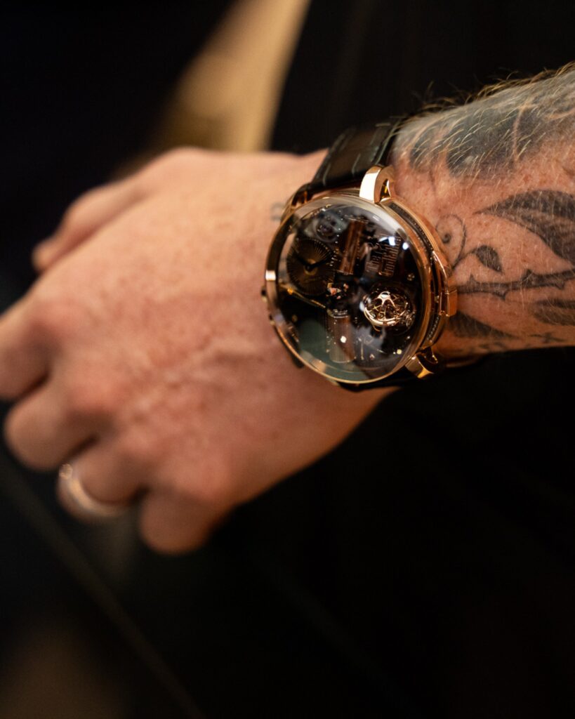 "Canelo" Álvarez luce un increíble reloj homenaje a "El Padrino" durante su careo frente a Terence Crawford "Canelo" Álvarez luce un increíble reloj homenaje a "El Padrino" durante su careo frente a Terence Crawford
